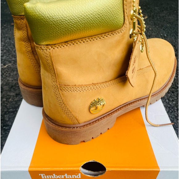 Timberland premium 6 inch waterproof boot wheat nubuck with gold - Juniors - Picture 3 of 7